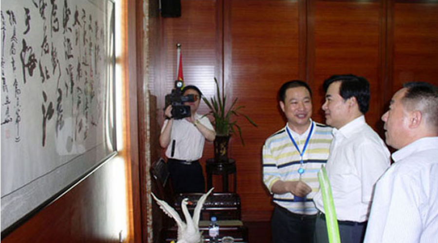 Xu Yibo, vice chairman of the CPPCC Shanghai Committee, visited the company for inspection and offered guidance.