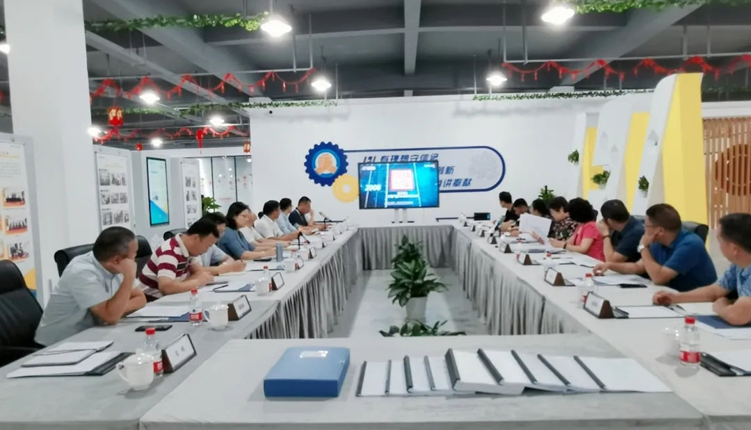 10.11 全國企業(yè)民主管理工作調研檢查小組蒞臨我司調研指導(圖3) 10.11 全國企業(yè)民主管理工作調研檢查小組蒞臨我司調研指導(圖3)