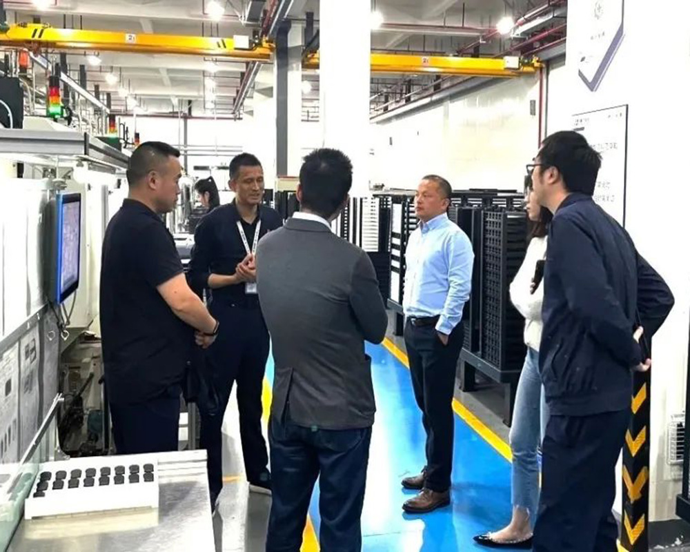 馬瑞利車(chē)燈一行蒞臨我司參觀(guān)交流(圖2)