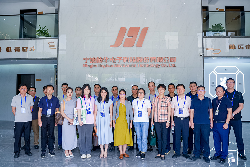 中小企業(yè)數字化轉型現場(chǎng)交流活動(dòng)考察團領(lǐng)導蒞臨我司參觀(guān)調研(圖3)