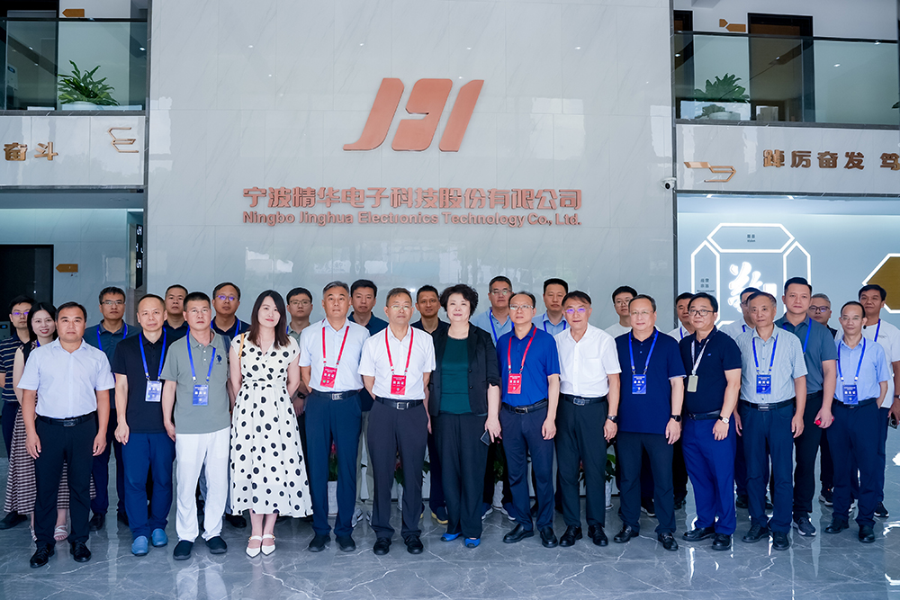 中小企業(yè)數字化轉型現場(chǎng)交流活動(dòng)考察團領(lǐng)導蒞臨我司參觀(guān)調研(圖4)